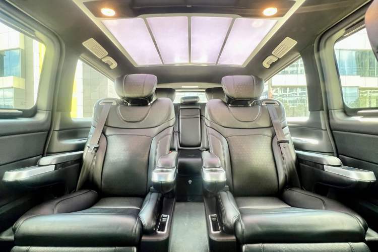 Used Mercedes-Benz V-Class  Exterior 7
