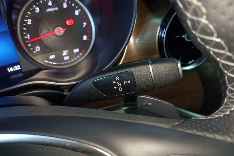 Used Mercedes-Benz V-Class 2022 V 260 Prestige Edition Gear Lever