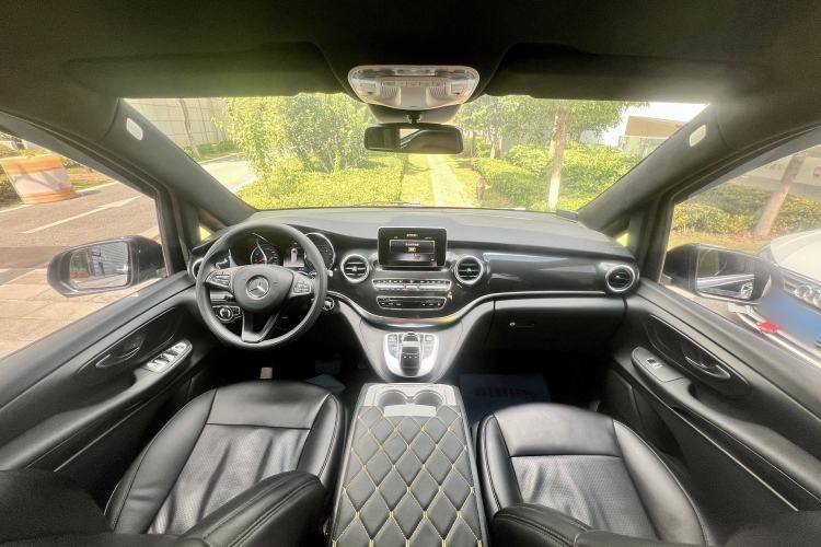 Used Mercedes-Benz V-Class  Interior 1