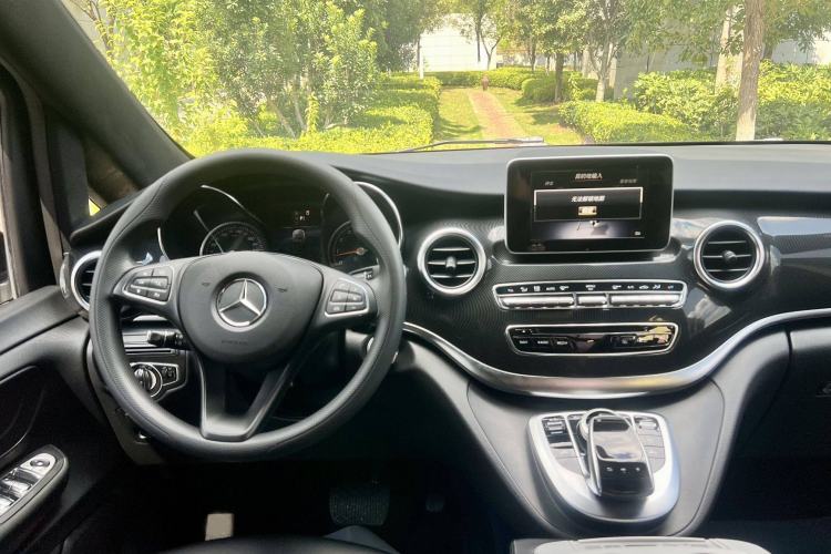 Used Mercedes-Benz V-Class  Interior 2