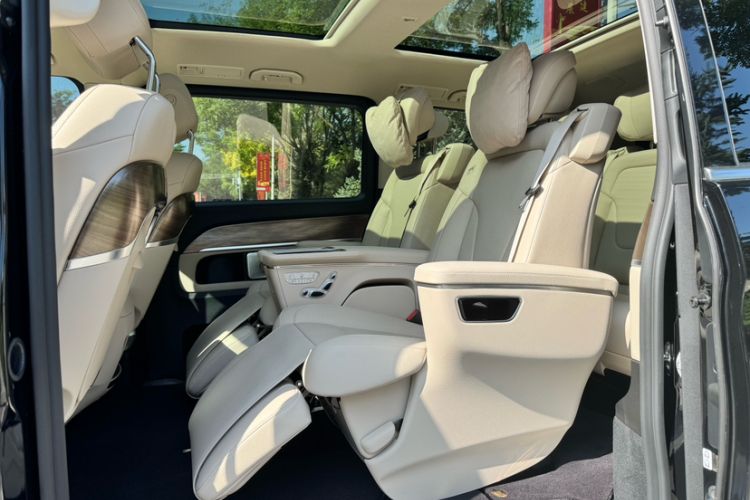 Used Mercedes-Benz V-Class 2022 V 260 Prestige Edition Interior 3