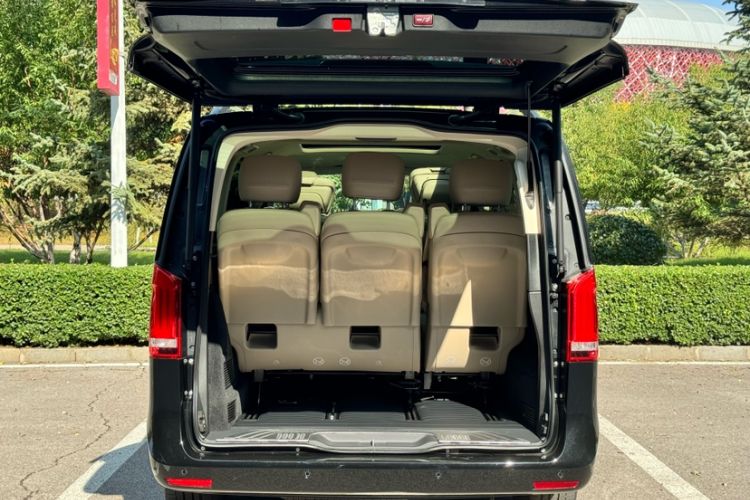 Used Mercedes-Benz V-Class 2022 V 260 Prestige Edition Interior 4