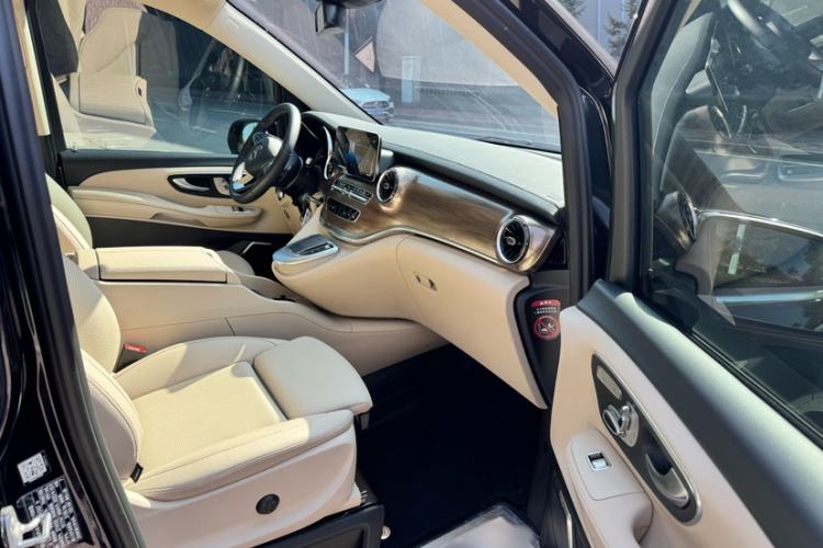 Used Mercedes-Benz V-Class 2022 V 260 Prestige Edition Interior 5