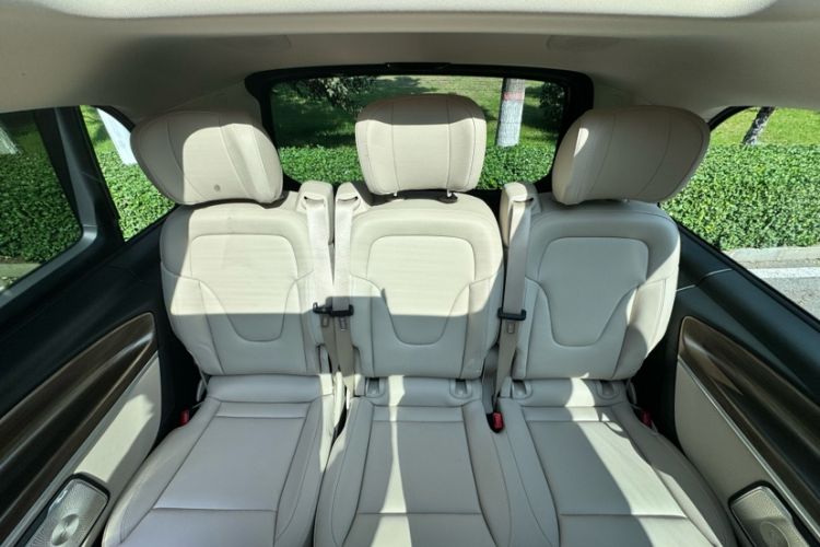 Used Mercedes-Benz V-Class 2022 V 260 Prestige Edition Interior 6
