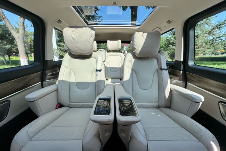 Used Mercedes-Benz V-Class 2022 V 260 Prestige Edition Interior 8