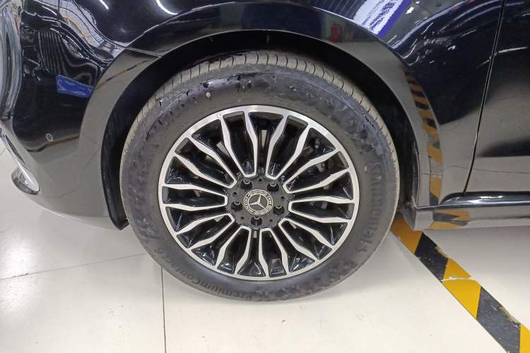 Used Mercedes-Benz V-Class 2022 V 260 Prestige Edition Left Front Wheel Hub