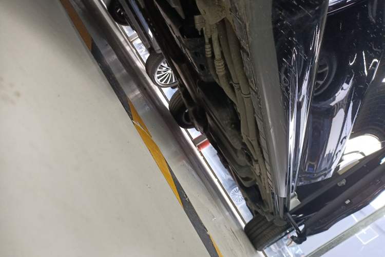 Used Mercedes-Benz V-Class 2022 V 260 Prestige Edition Left Side Sill