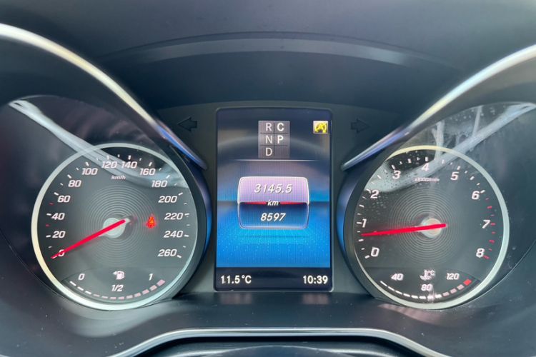 Used Mercedes-Benz V-Class 2022 V 260 Prestige Edition Odometer Close Up