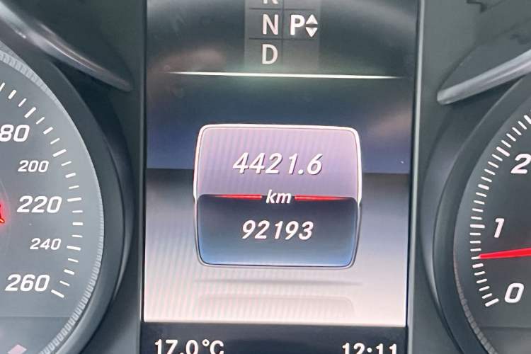 Used Mercedes-Benz V-Class  Odometer Close Up