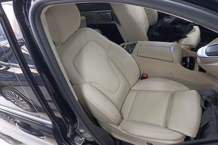 Used Mercedes-Benz V-Class 2022 V 260 Prestige Edition Right Front Seat