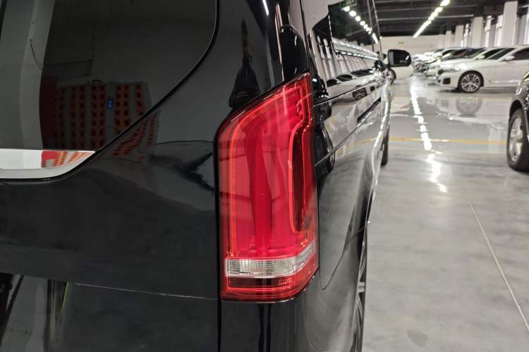 Used Mercedes-Benz V-Class 2022 V 260 L Long-wheelbase Luxury Edition Right Rear Taillight