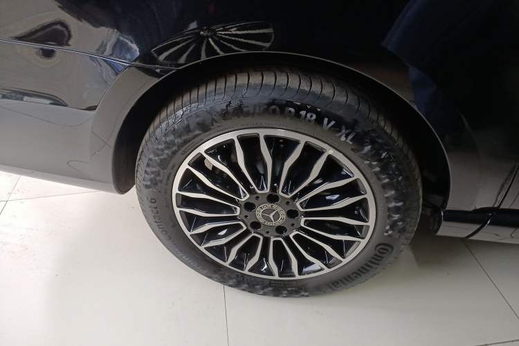 Used Mercedes-Benz V-Class 2022 V 260 Prestige Edition Right Rear Wheel Hub