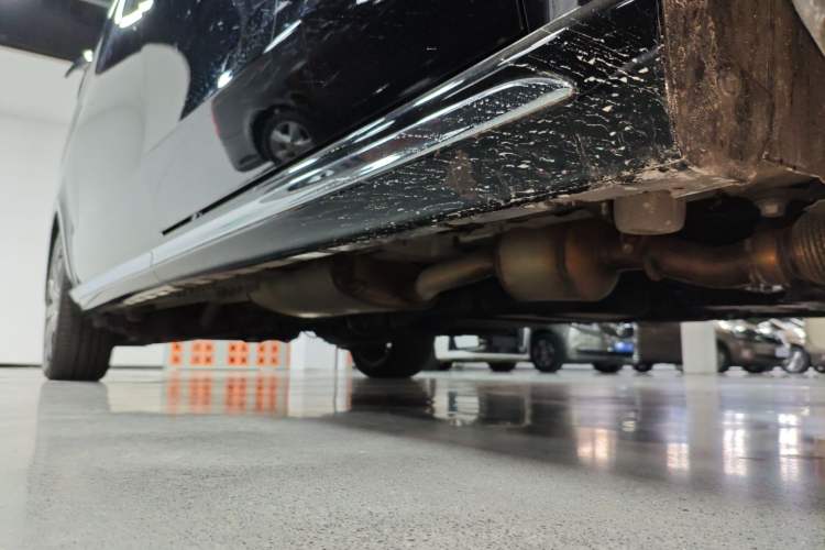 Used Mercedes-Benz V-Class 2022 V 260 L Long-wheelbase Luxury Edition Right Side Sill