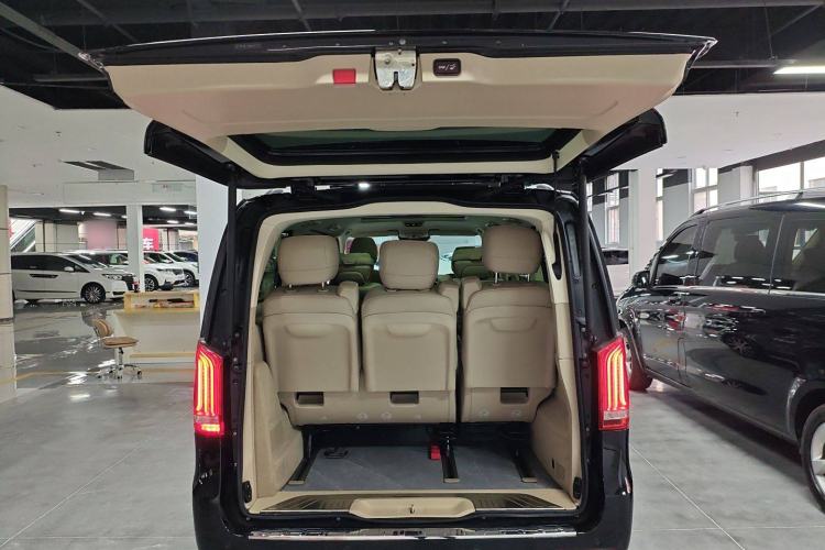 Used Mercedes-Benz V-Class 2022 V 260 L Long-wheelbase Luxury Edition Trunk