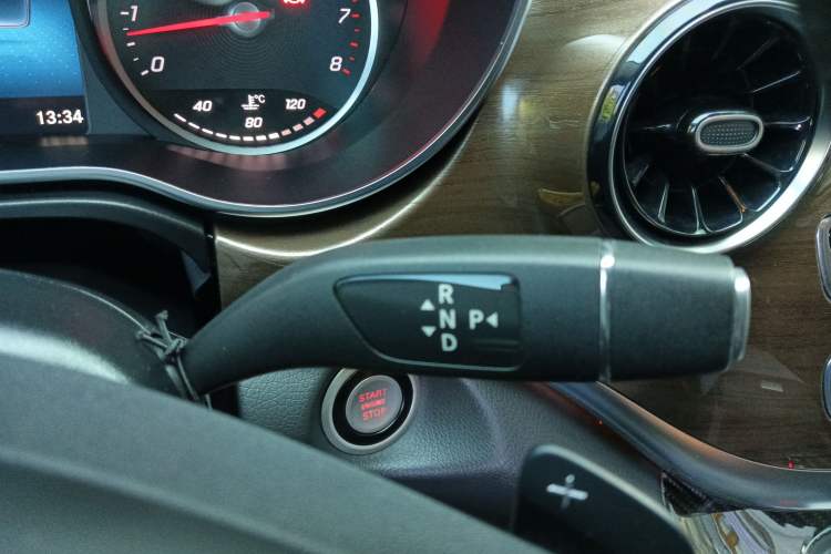 Used Mercedes-Benz V-Class 2021 V 260 Prestige Edition Gear Lever