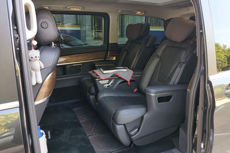 Used Mercedes-Benz V-Class 2021 V 260 Prestige Edition Interior 4