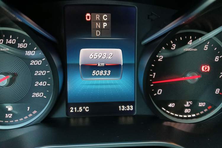 Used Mercedes-Benz V-Class 2021 V 260 Prestige Edition Odometer Close Up