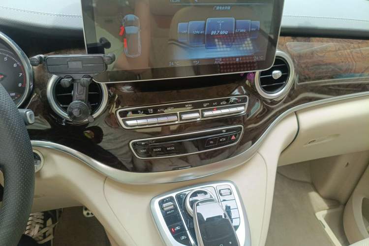 Used Mercedes-Benz V-Class 2016 V 260 L Prestige Extended Edition Audio And AC Panel