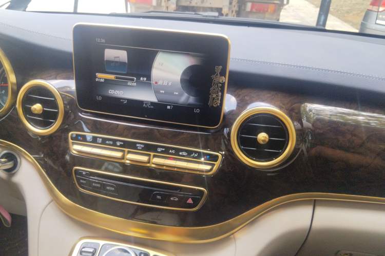 Used Mercedes-Benz V-Class 2016 V 260 L Prestige Extended Edition Audio And AC Panel