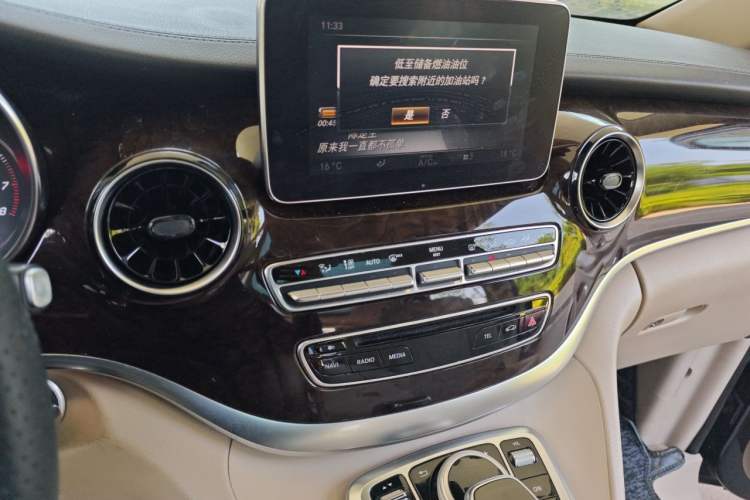 Used Mercedes-Benz V-Class 2016 V 260 Prestige Edition Audio And AC Panel