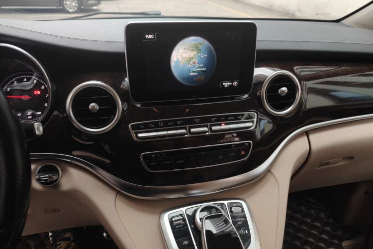 Used Mercedes-Benz V-Class 2016 V 260 L Prestige Extended Edition Audio And AC Panel