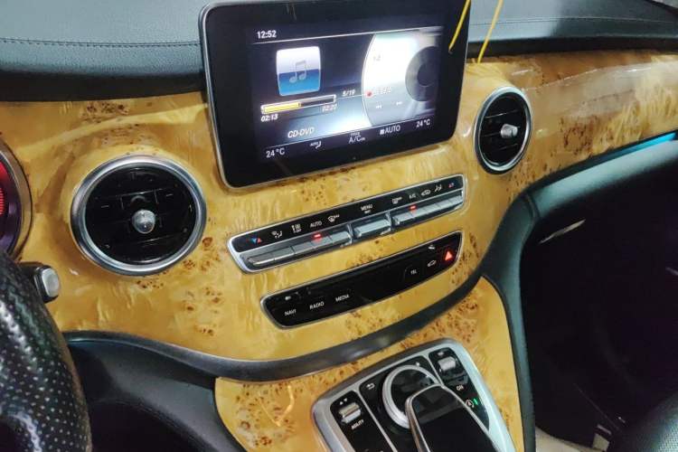Used Mercedes-Benz V-Class 2016 V 260 L Prestige Extended Edition Audio And AC Panel