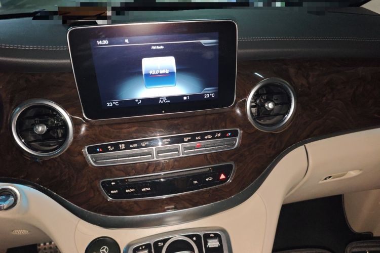 Used Mercedes-Benz V-Class 2016 V 260 Prestige Edition Audio And AC Panel