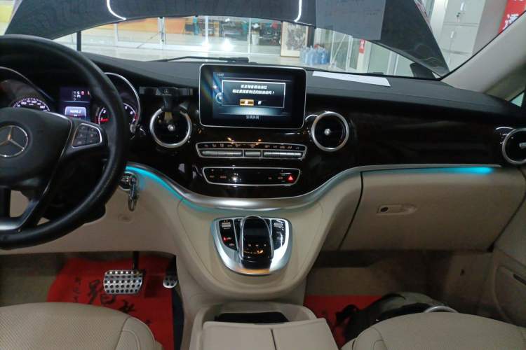 Used Mercedes-Benz V-Class 2016 V 260 L Prestige Extended Edition Audio And AC Panel