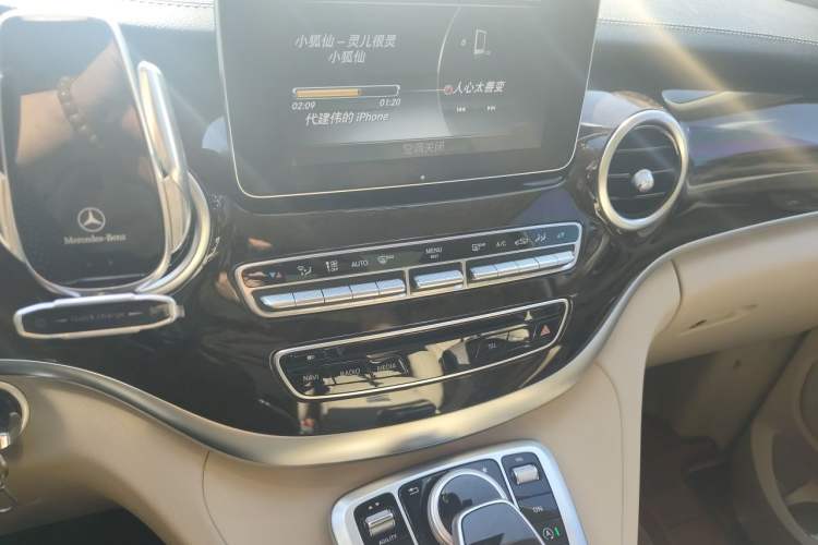 Used Mercedes-Benz V-Class 2016 V 260 L Prestige Extended Edition Audio And AC Panel
