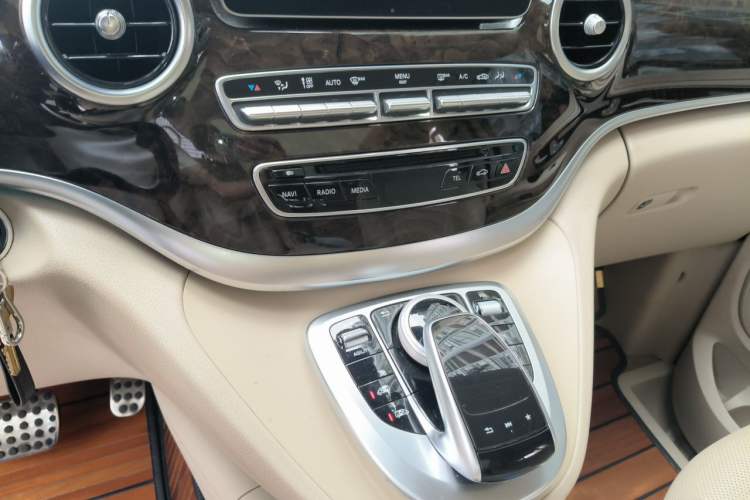 Used Mercedes-Benz V-Class 2016 V 260 L Prestige Extended Edition Audio And AC Panel