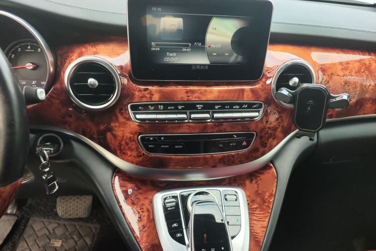 Used Mercedes-Benz V-Class 2016 V 260 L Prestige Extended Edition Audio And AC Panel