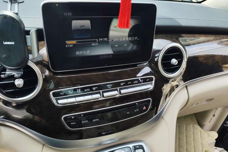 Used Mercedes-Benz V-Class 2016 V 260 L Prestige Extended Edition Audio And AC Panel