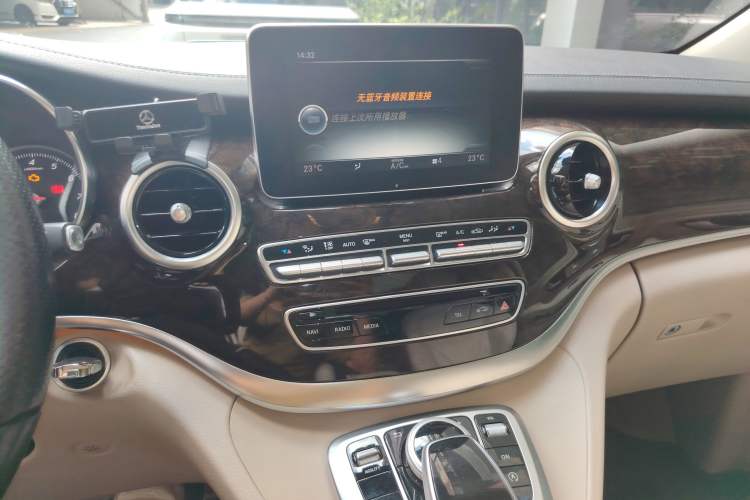 Used Mercedes-Benz V-Class 2016 V 260 L Prestige Extended Edition Audio And AC Panel