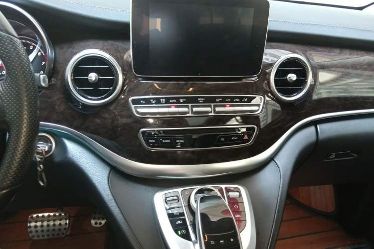 Used Mercedes-Benz V-Class 2016 V 260 L Prestige Extended Edition Audio And AC Panel
