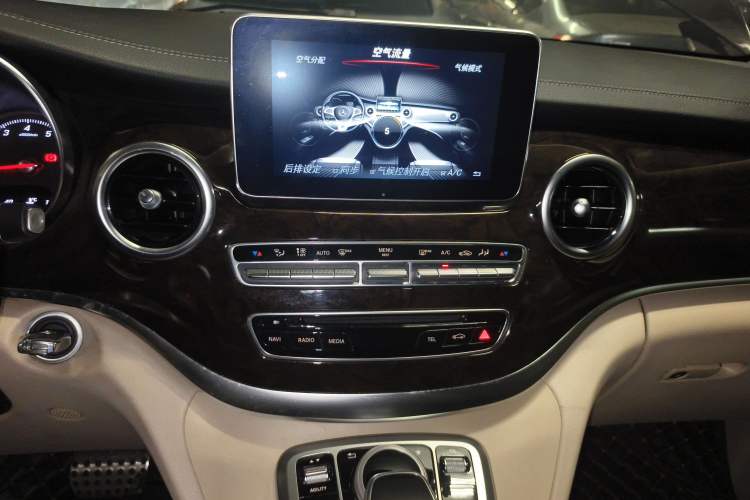 Used Mercedes-Benz V-Class 2016 V 260 Prestige Edition Audio And AC Panel