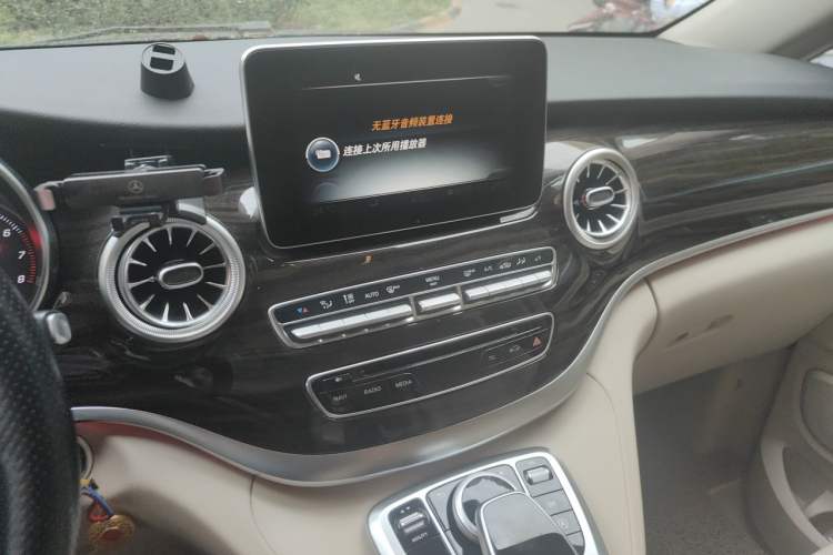 Used Mercedes-Benz V-Class 2016 V 260 Avantgarde Edition Audio And AC Panel