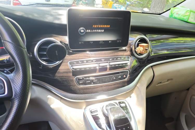 Used Mercedes-Benz V-Class 2016 V 260 Avantgarde Edition Audio And AC Panel