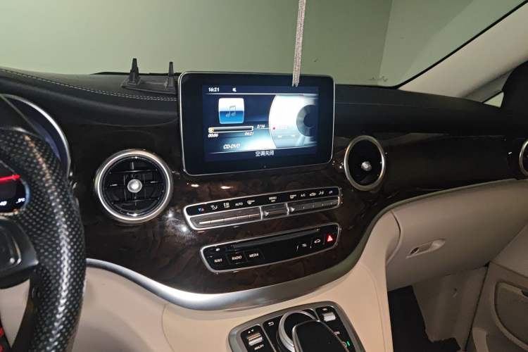 Used Mercedes-Benz V-Class 2016 V 260 L Prestige Extended Edition Audio And AC Panel