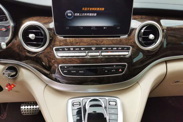 Used Mercedes-Benz V-Class 2016 V 260 Prestige Edition Audio And AC Panel