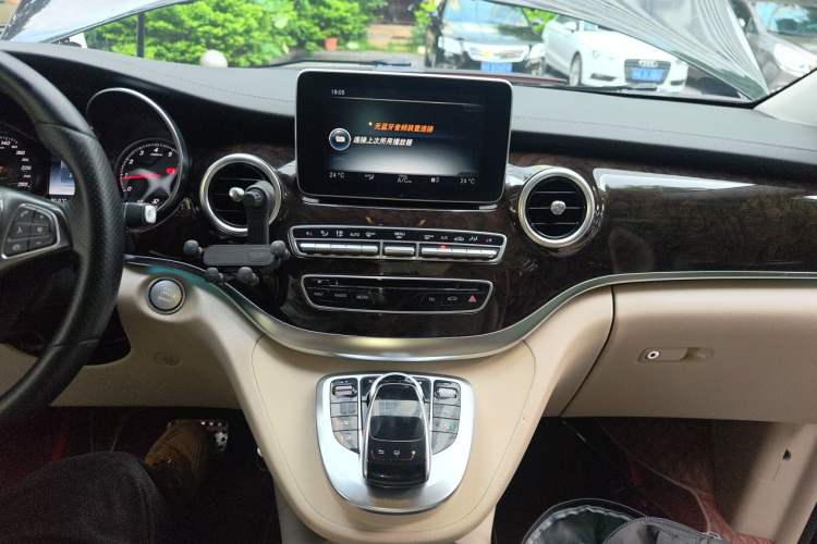 Used Mercedes-Benz V-Class 2016 V 260 Prestige Edition Audio And AC Panel