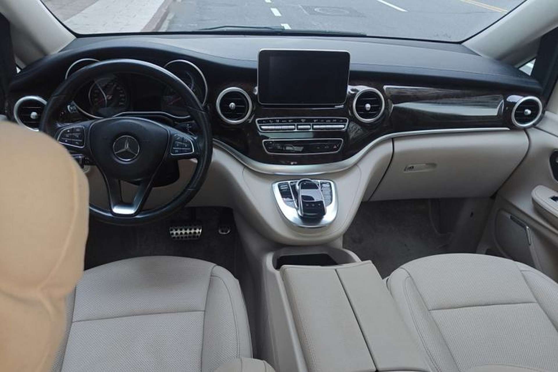 Used Mercedes-Benz V-Class 2016 V 260 L Prestige Extended Edition Center Console