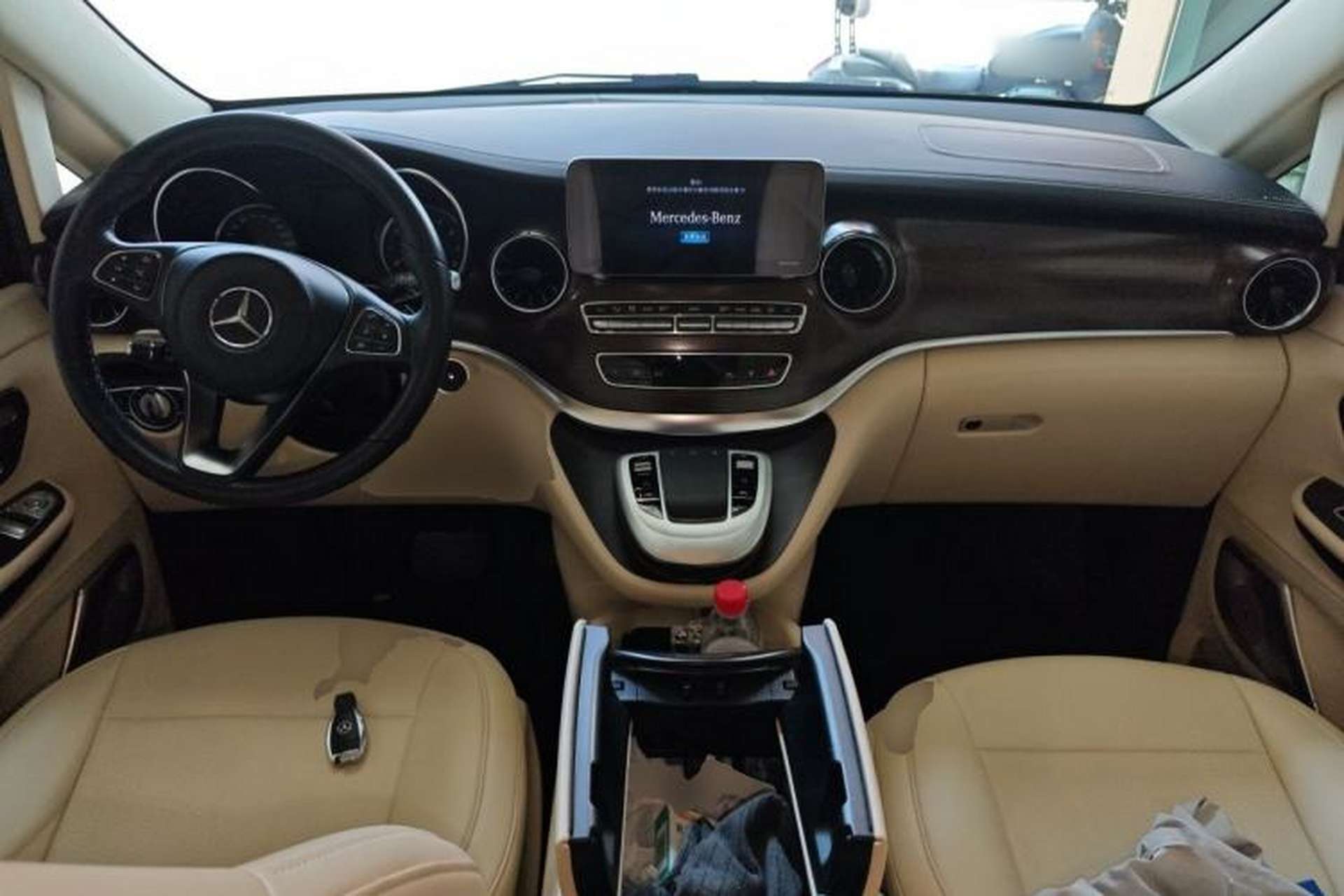 Used Mercedes-Benz V-Class 2016 V 260 Avantgarde Edition Center Console