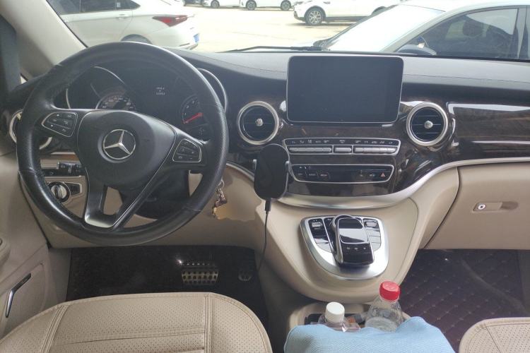 Used Mercedes-Benz V-Class 2016 V 260 Prestige Edition Center Console