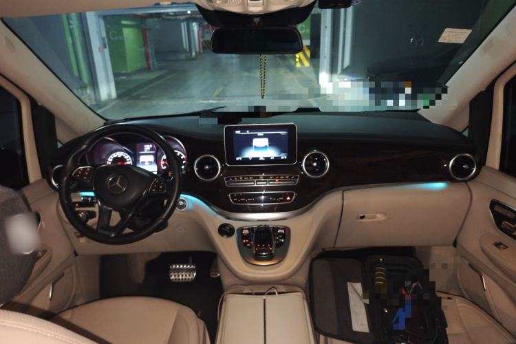 Used Mercedes-Benz V-Class 2016 V 260 Prestige Edition Center Console