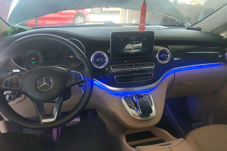 Used Mercedes-Benz V-Class 2016 V 260 Prestige Edition Center Console