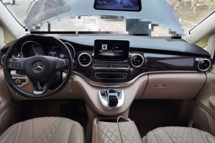 Used Mercedes-Benz V-Class 2016 V 260 Avantgarde Edition Center Console