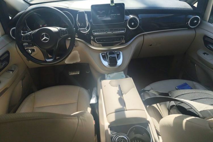 Used Mercedes-Benz V-Class 2016 V 260 L Prestige Extended Edition Center Console