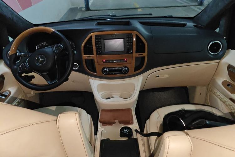 Used Mercedes-Benz V-Class  Center Console