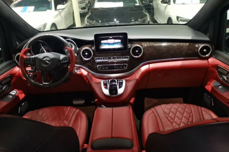 Used Mercedes-Benz V-Class 2016 V 260 L Prestige Extended Edition Center Console