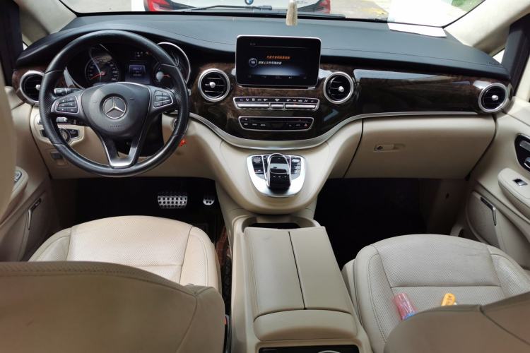 Used Mercedes-Benz V-Class 2016 V 260 Prestige Edition Center Console
